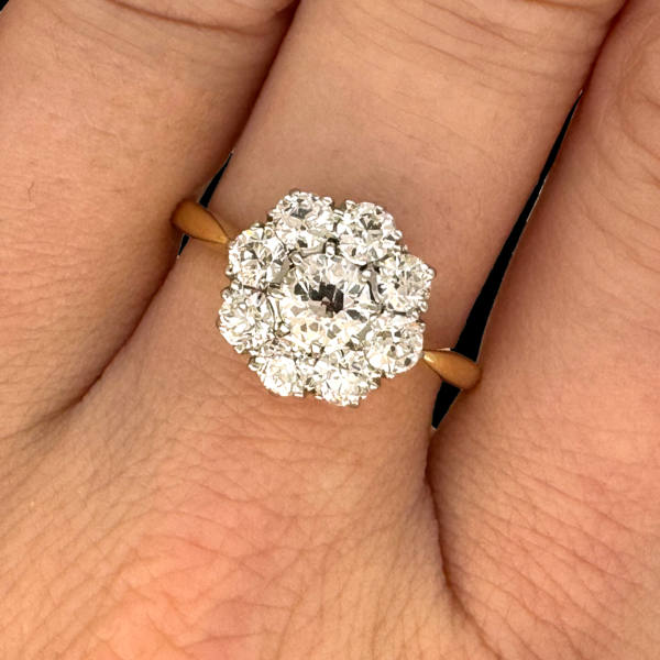BAGUE VINTAGE FLEUR EN OR JAUNE ET GRIS 750 ET DIAMANTS – Image 4