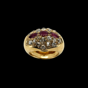 BAGUE EN OR JAUNE 750 SERTIE DE RUBIS ET DE DIAMANTS