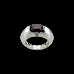 BAGUE PIAGET EN OR GRIS RHODOLITE ET DIAMANT