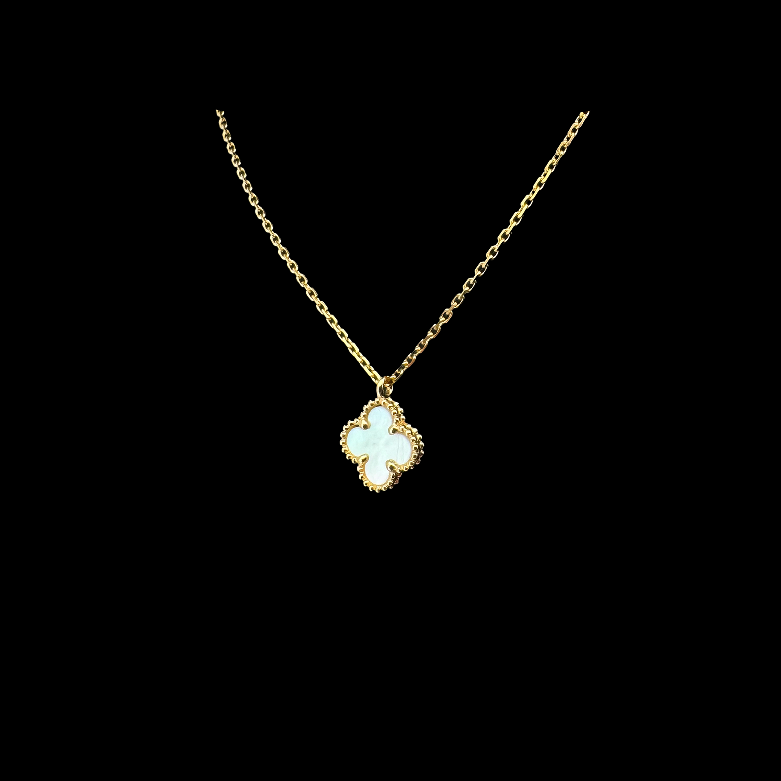 COLLIER PENDENTIF VAN CLEEF ARPELS OR JAUNE 750 NACRE OR24