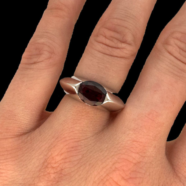 BAGUE PIAGET EN OR GRIS RHODOLITE ET DIAMANT – Image 4