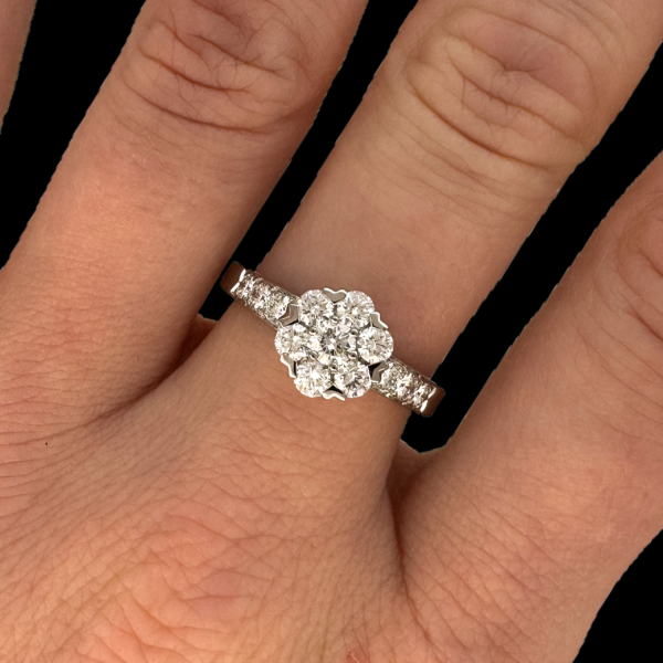 BAGUE VAN CLEEF & ARPELS "FLEURETTE" OR GRIS 750 ET DIAMANTS – Image 4