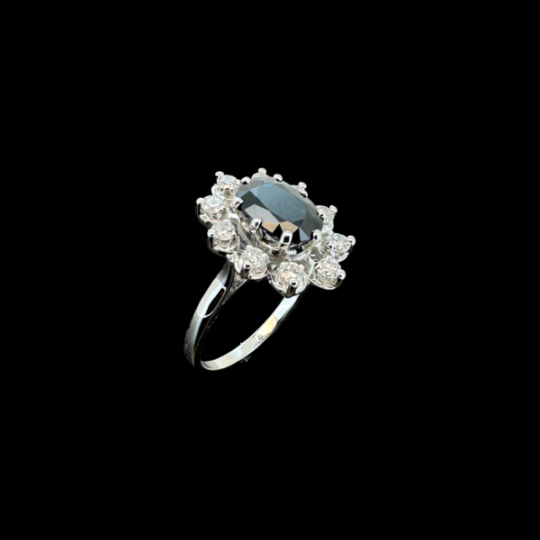 BAGUE OR GRIS 750 UN SAPHIR CENTRAL DIAMANTS – Image 3