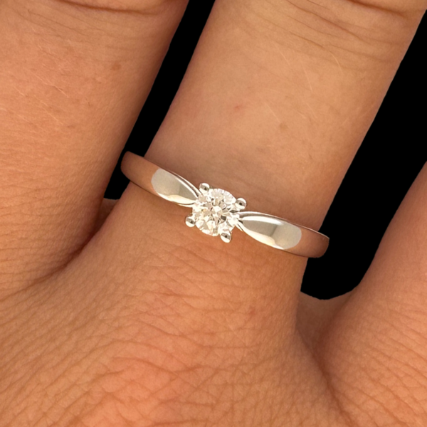 BAGUE SOLITAIRE EN OR BLANC 750 – Image 4