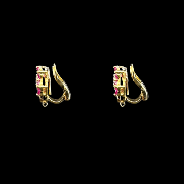 BOUCLES D'OREILLES FLEURS EN OR JAUNE 750 RUBIS DIAMANTS – Image 3