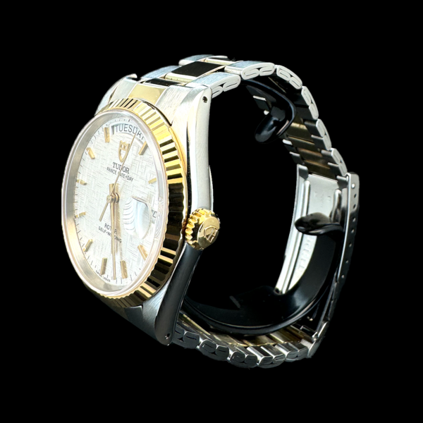 TUDOR PRINCE DATE + DAY EN OR JAUNE ET ACIER 36MM – Image 2