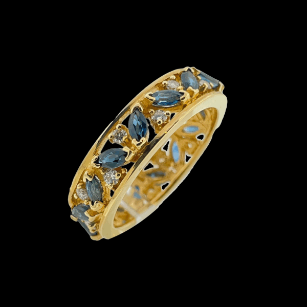 BAGUE EN OR JAUNE 750 SERTIE DE SAPHIRS ET DIAMANTS – Image 2