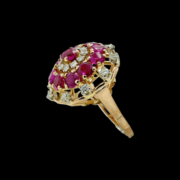 BAGUE EN OR JAUNE VINTAGE RUBIS ET DIAMANTS – Image 2