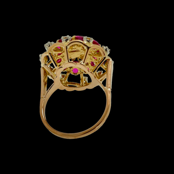 BAGUE EN OR JAUNE VINTAGE RUBIS ET DIAMANTS – Image 3