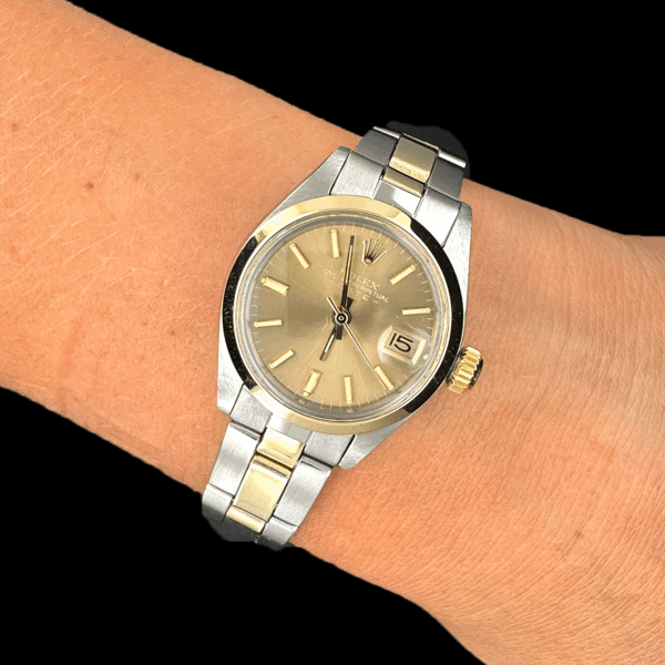 ROLEX OYSTER PERPETUAL LADY DATE OR JAUNE 750 ACIER – Image 4
